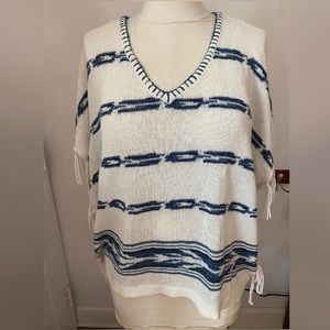 Poncho with chain pattern